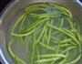 蒜泥豇豆的做法图解1
