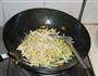 香肠粉丝炖黄豆芽的做法图解5