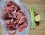 电饭锅烧排骨的做法图解1