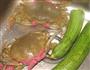 水瓜煮螃蟹的做法图解1