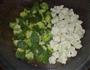 蒜香椰菜花的做法步骤1