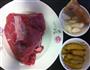 泡椒炒牛肉的做法图解1