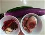 茄子炒肉丝的做法图解1