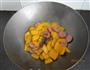 南瓜炒火腿肠的做法图解3
