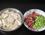 腊肉毛豆炖莲藕的做法图解2