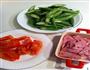 培根炒黄秋葵的做法步骤1