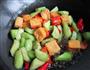 丝瓜炒豆腐泡的做法图解9