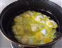 回锅荷包蛋的做法图解1