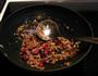 梅菜炒黄豆的做法图解5