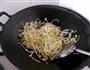 豆芽烧粉丝的做法图解3
