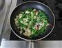 花蛤肉炒韭苔的做法图解6