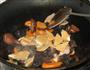 香茹黑木耳炒肉片的做法图解6