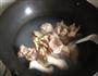 红菇炖鸡的做法步骤2