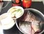 鱼头炖豆腐的做法图解1