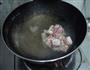 排骨皮蛋粥的做法图解2