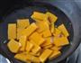 咸鸭蛋黄炒南瓜的做法步骤2