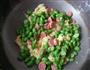 腿肠鸡蛋炒毛豆的做法图解7