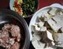 菜叶炖豆腐的做法图解2