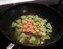蔬菜炒热狗的做法图解3