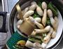 椒香茗荷蒸腿菇的做法图解3