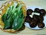 香菇炒青菜的做法图解1