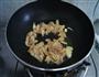 鸡腿肉炒口蘑的做法图解7