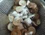 蒜煎小香菇的做法图解2