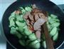 黄瓜炒烤肠的做法图解7