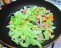 芹菜香干炒肉的做法图解6
