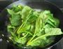 上汤皮蛋菠菜的做法图解2