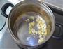 咸蛋果仁粥的做法图解3