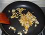 豆渣炒蟹粉的做法图解5
