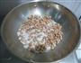 盐炒花生米的做法图解5