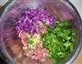 紫甘蓝香菜水晶饺的做法图解1