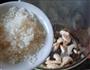 菌菇鲈鱼太极粥的做法图解6