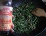 韭菜炒鱿鱼的做法图解6