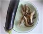 鱼香虾球茄子煲的做法图解1