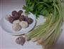 双丸炒香芹的做法图解1