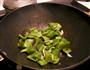 鸡蛋炒尖椒的做法图解5