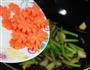 芹菜香干炒肉片的做法图解6