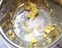 蛋黄椰蓉球的做法图解2