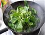 蒜泥菠菜鸡蛋的做法图解2
