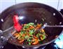 双椒豆豉炒鸡蛋的做法图解6