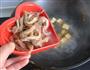 豆腐炖虾的做法图解6