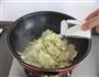 炝炒圆白菜的做法图解7