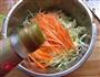 卷心菜拌胡萝卜的做法图解6
