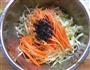 卷心菜拌胡萝卜的做法图解7