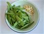 小炒荷兰豆的做法图解2