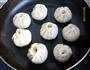 胡萝卜鸡蛋生煎包的做法图解9