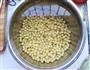 油酥黄豆的做法图解1
